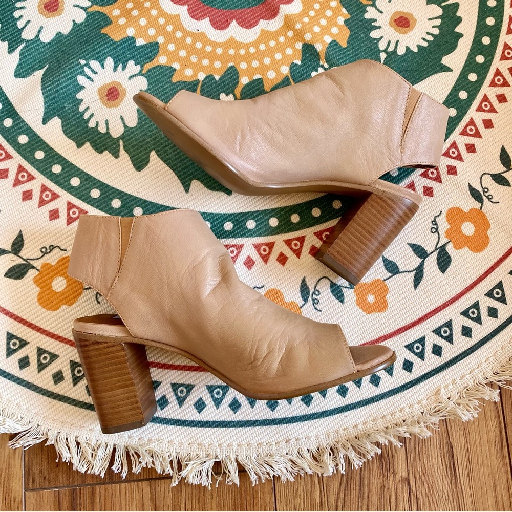 🎉 SALE Steve Madden Leather Nude Heels